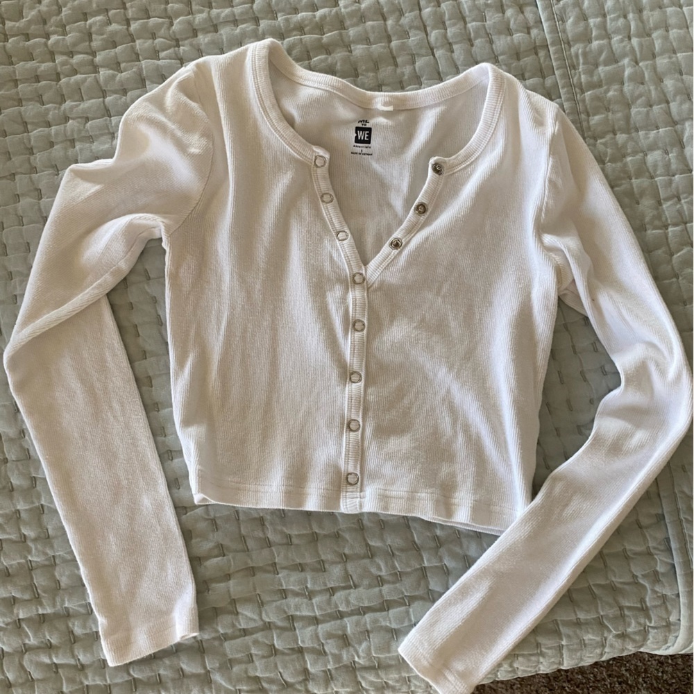 Me to We long sleeve cropped top, size S